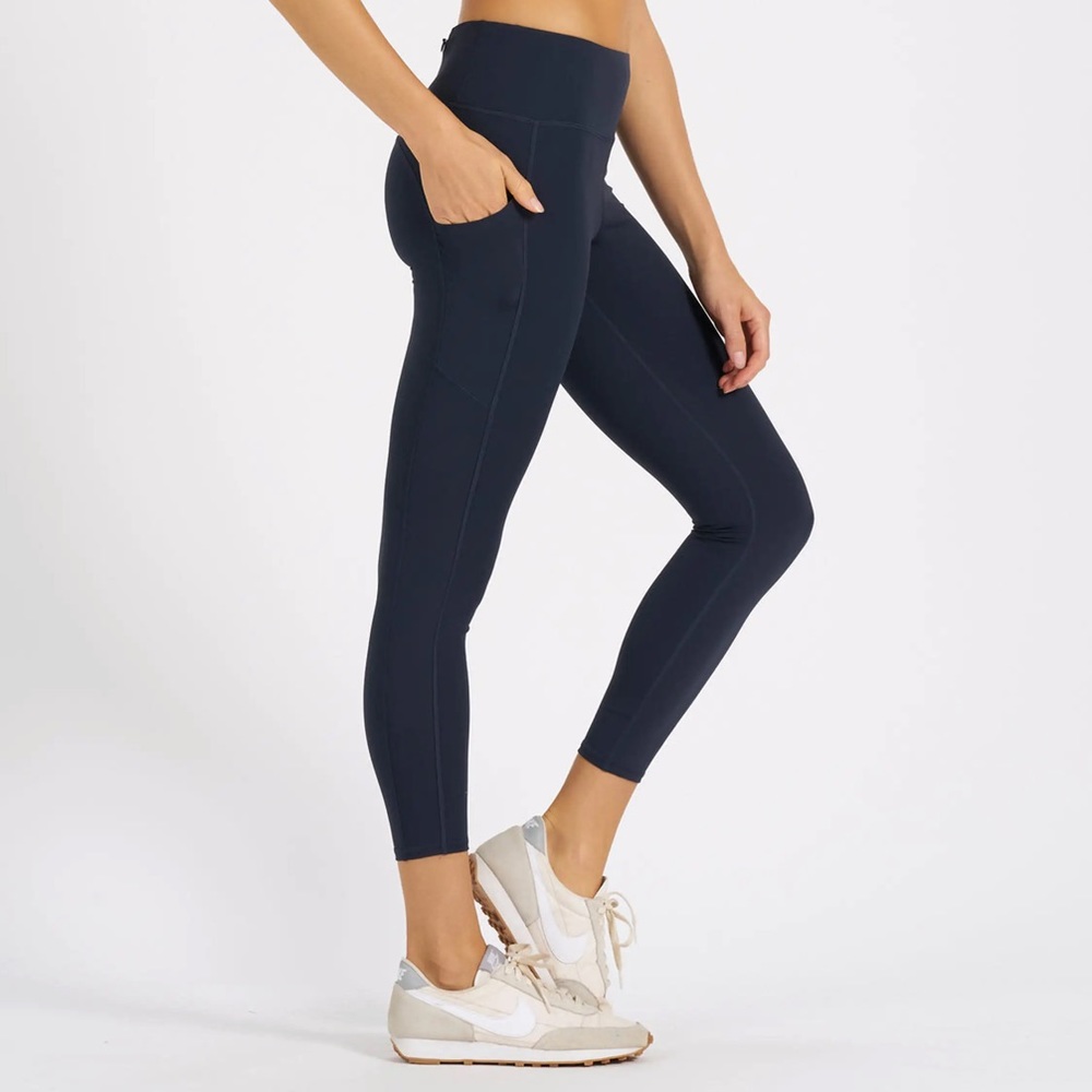 NWT Vuori Stride Legging in Ink